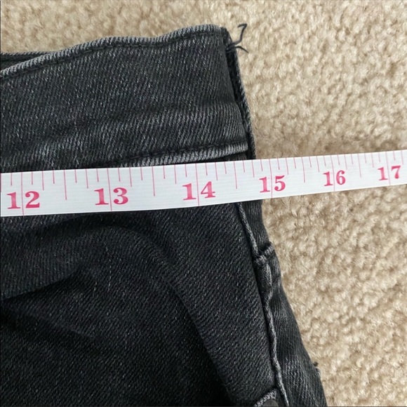 Everlane Cheeky Jean in Black - Picture 5 of 7